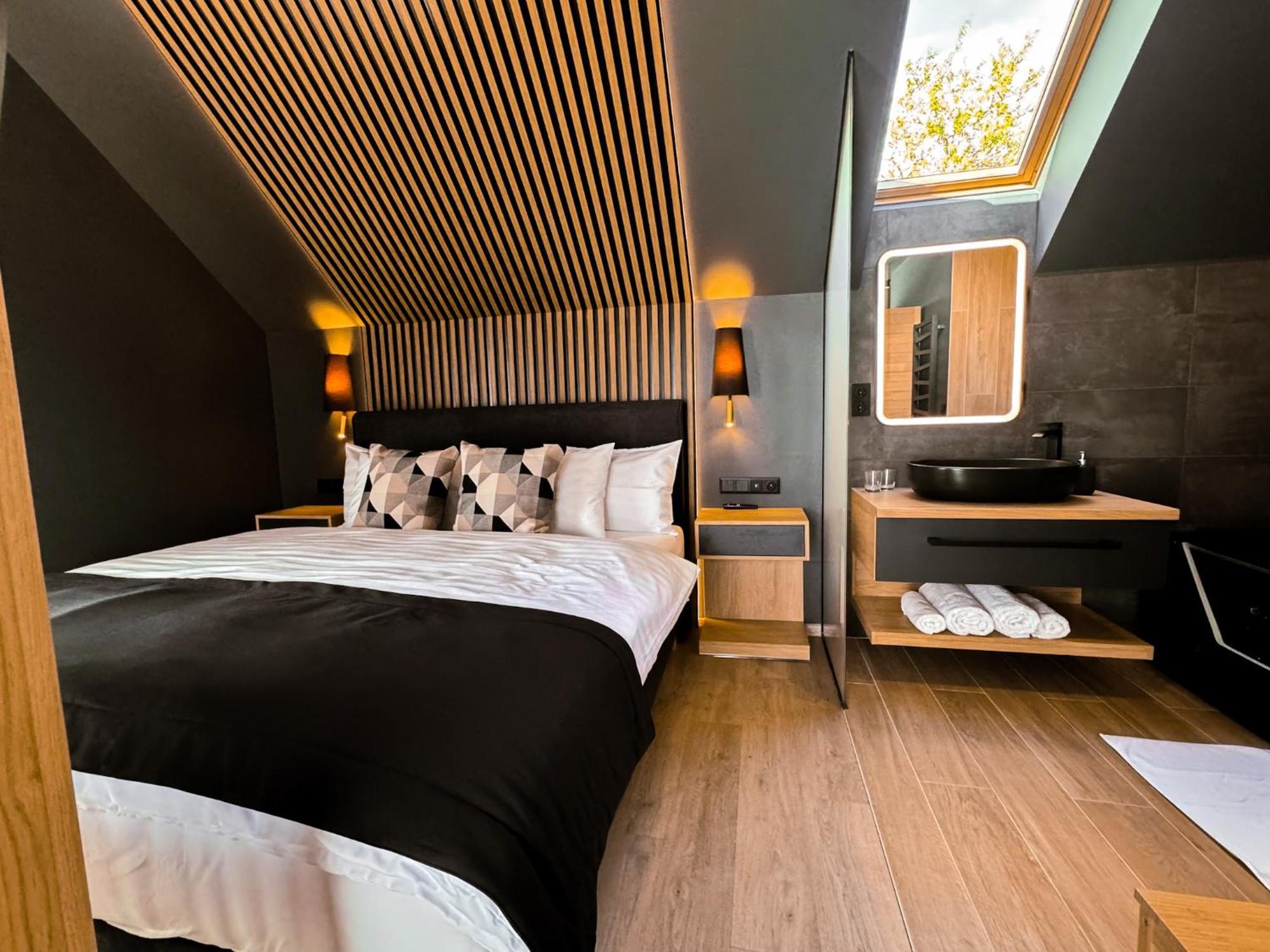 Twin Premium Apartman Тихани Екстериор снимка