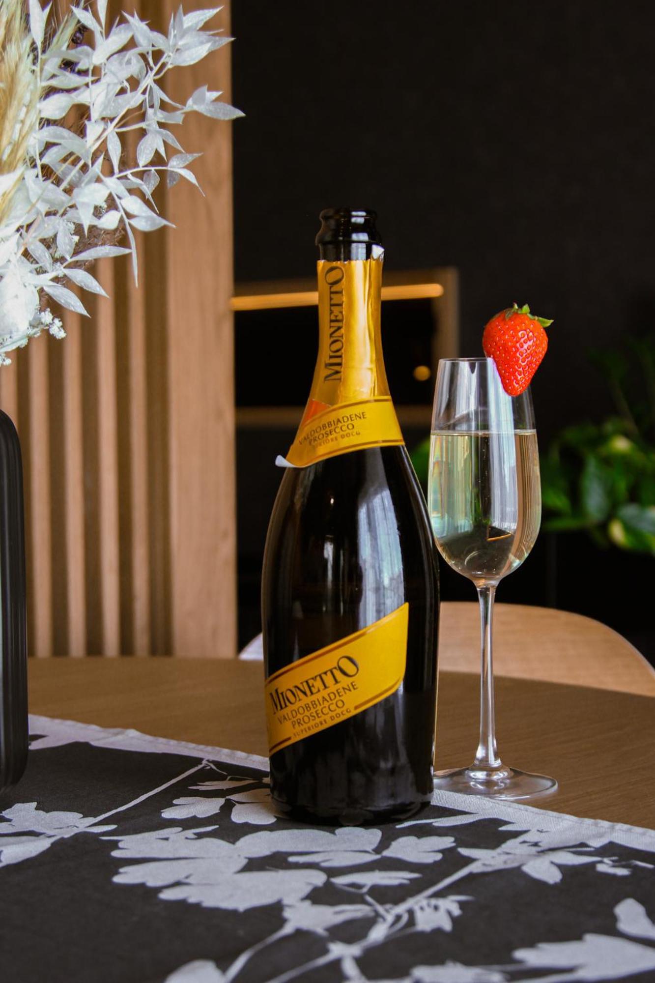 Twin Premium Apartman Тихани Екстериор снимка