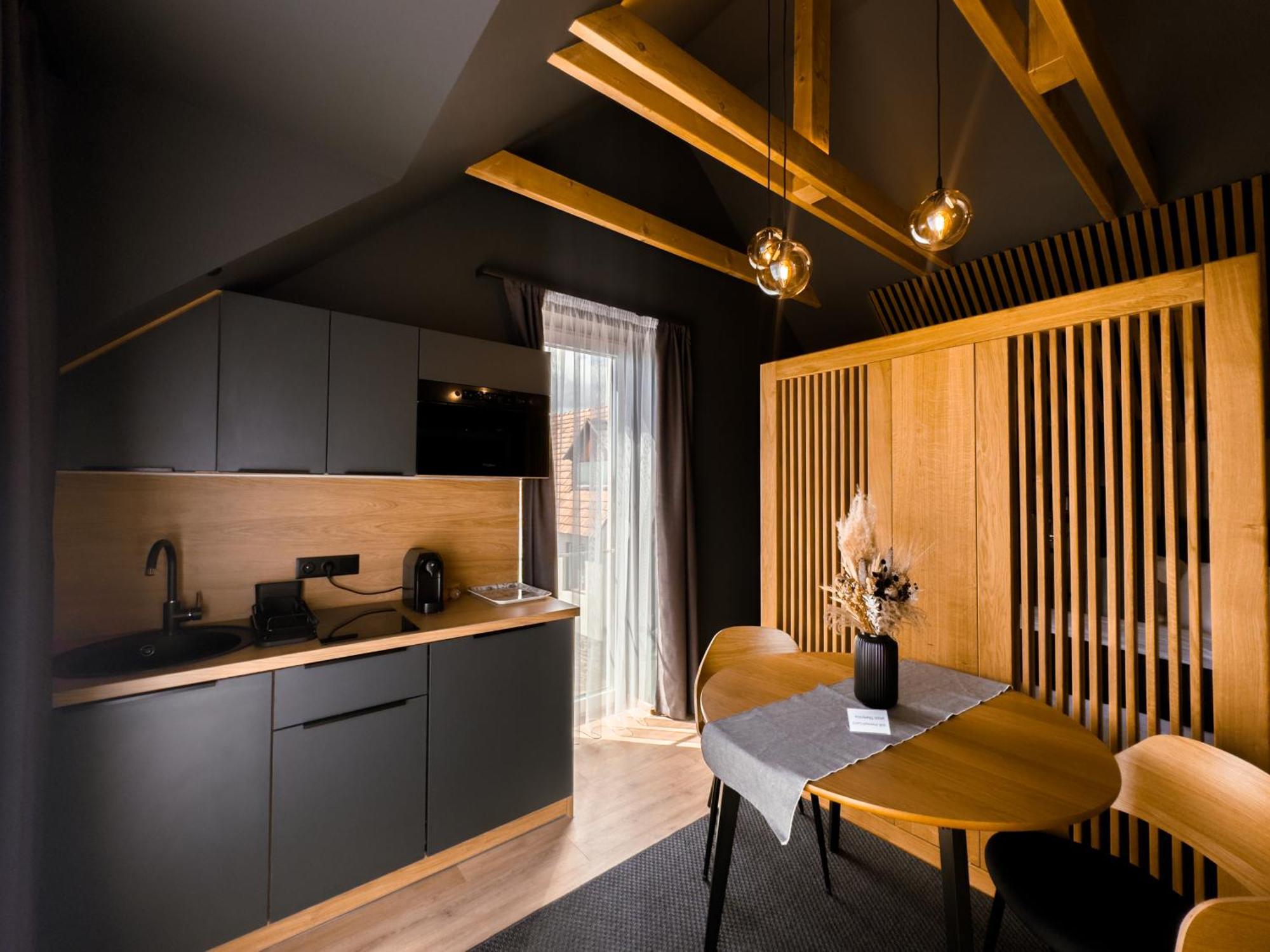 Twin Premium Apartman Тихани Екстериор снимка