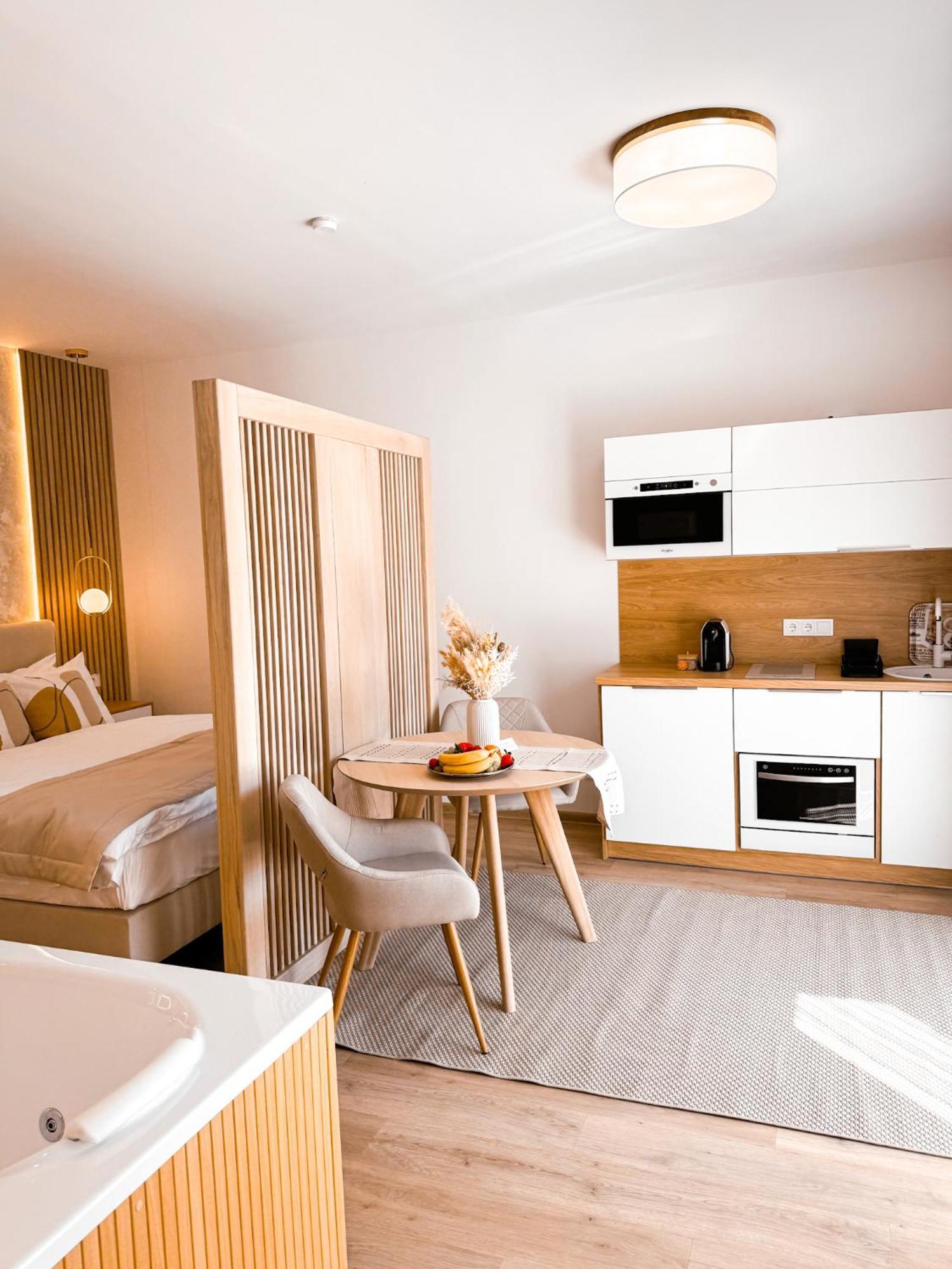 Twin Premium Apartman Тихани Екстериор снимка