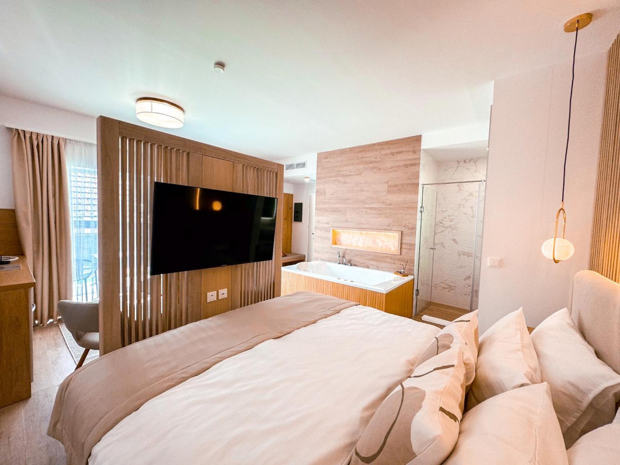 Twin Premium Apartman Тихани Екстериор снимка