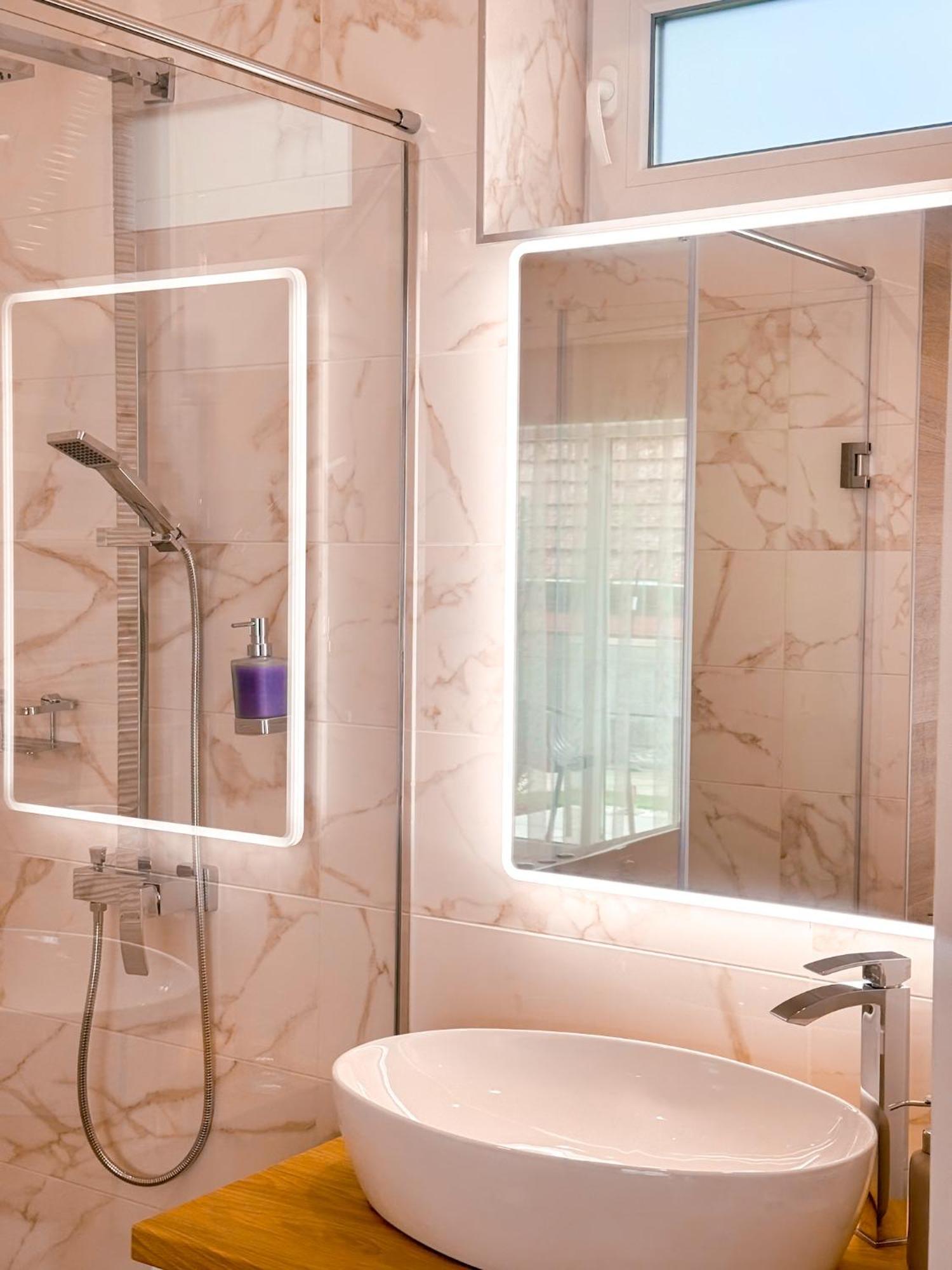 Twin Premium Apartman Тихани Екстериор снимка