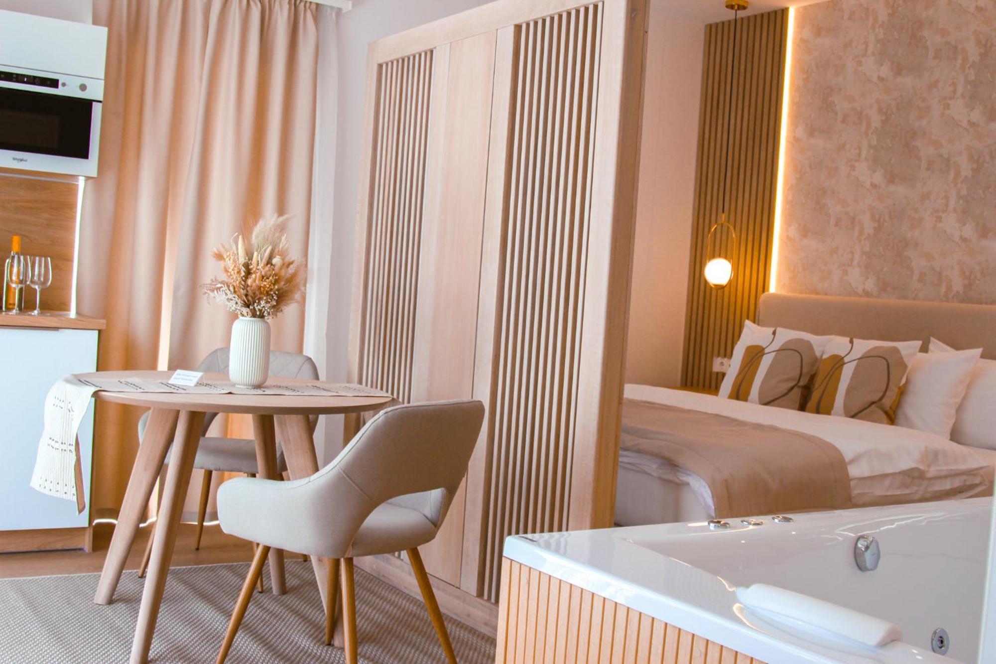 Twin Premium Apartman Тихани Екстериор снимка